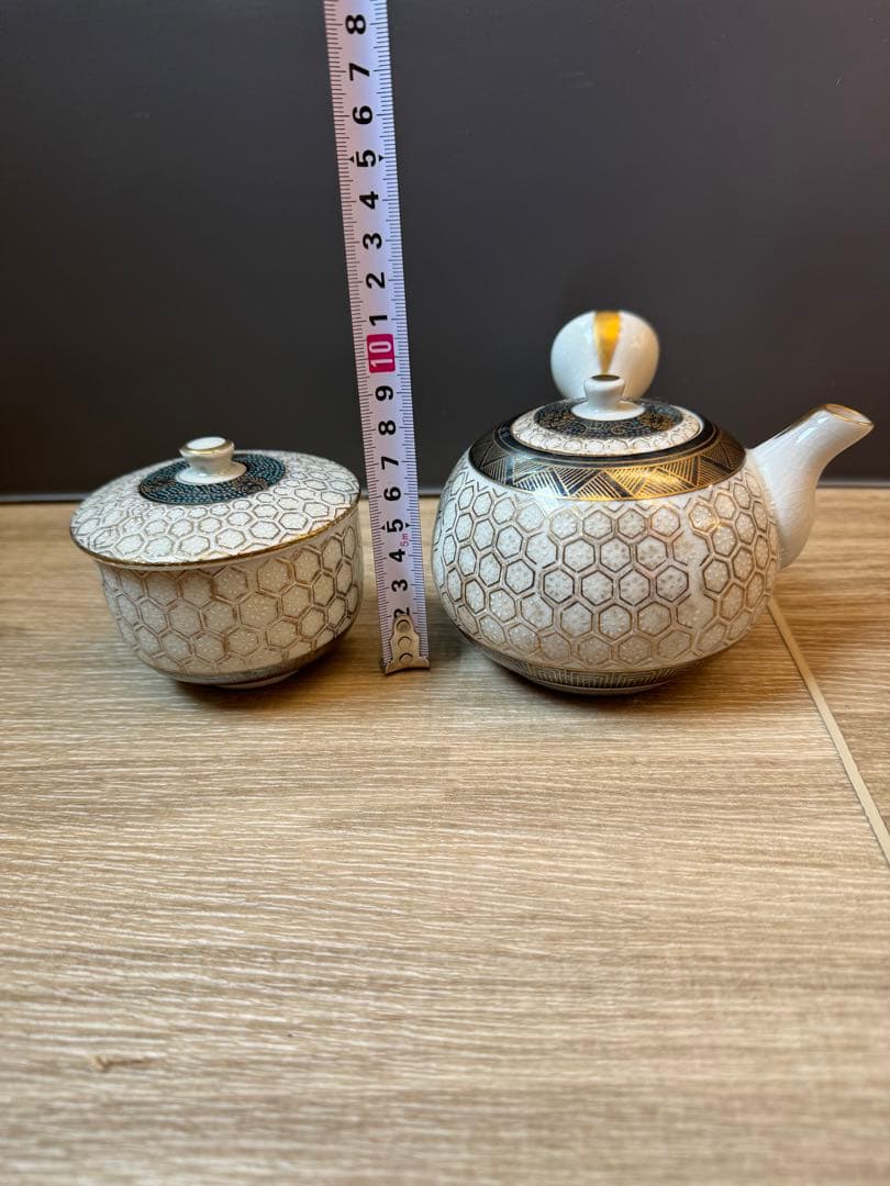 1503  九谷焼　金亀甲模様　茶器セット　急須1  湯呑蓋付5  金彩
