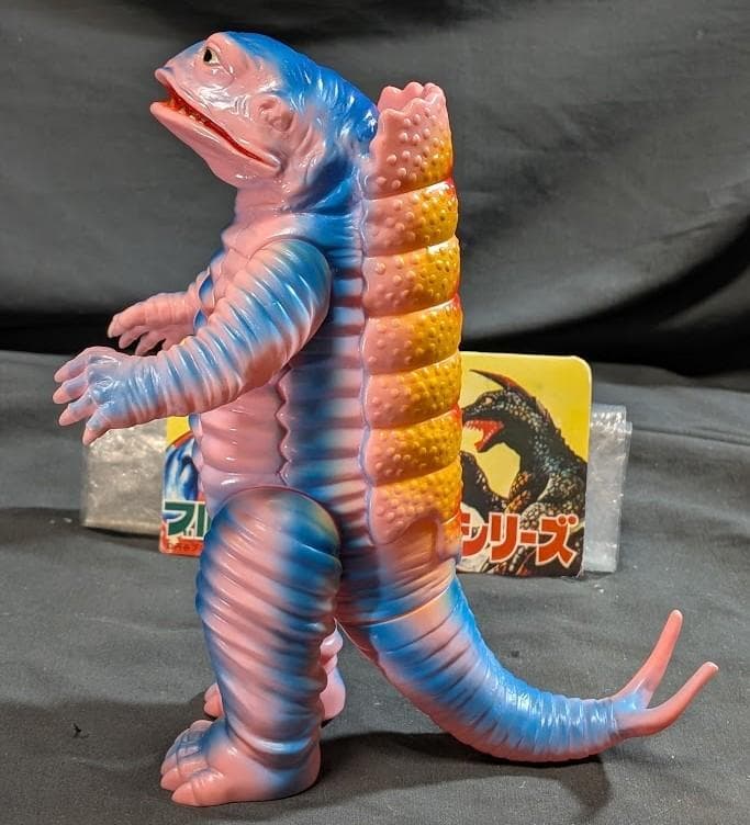 ケムラー「ウルトラマン」登場怪獣（ブルマァク復刻）ヘッダー付ソフビフィギュア