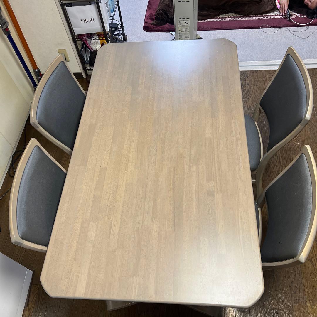 カリモクのChitano ダイニングテーブルと椅子4脚セット