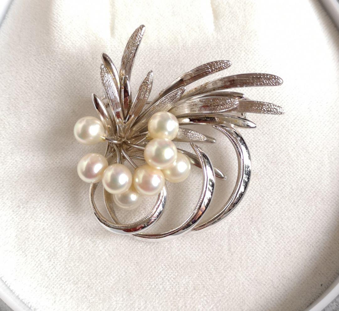 ヴィンテージ シルバー製 ブローチ アコヤ本真珠 8粒装飾 植物モチーフ 447