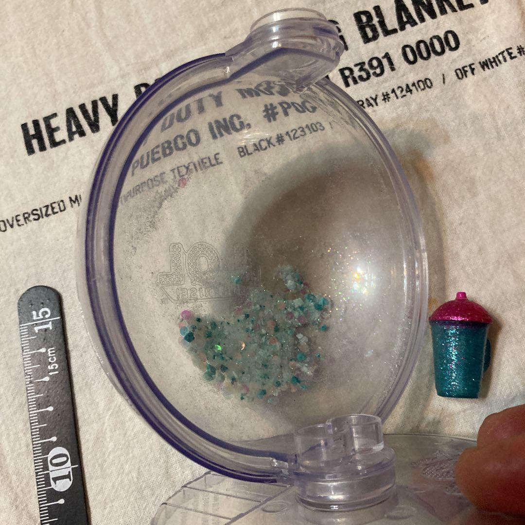 LOL サプライズ　フィギュア　ケース付き