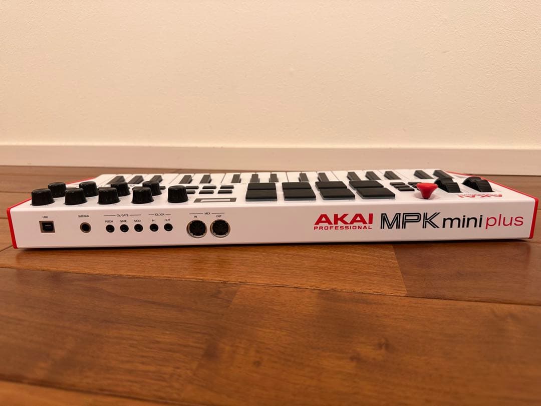 AKAI MPK mini plus 本体