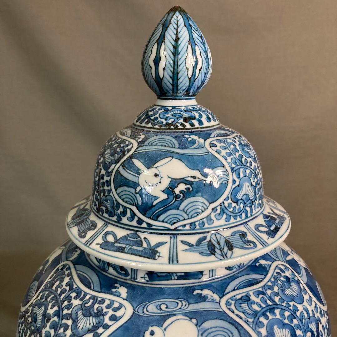 【源右衛門】古伊万里の伝統　日本の名窯　舘林源右衛門作　染付波兎滝登鯉文　蓋壷