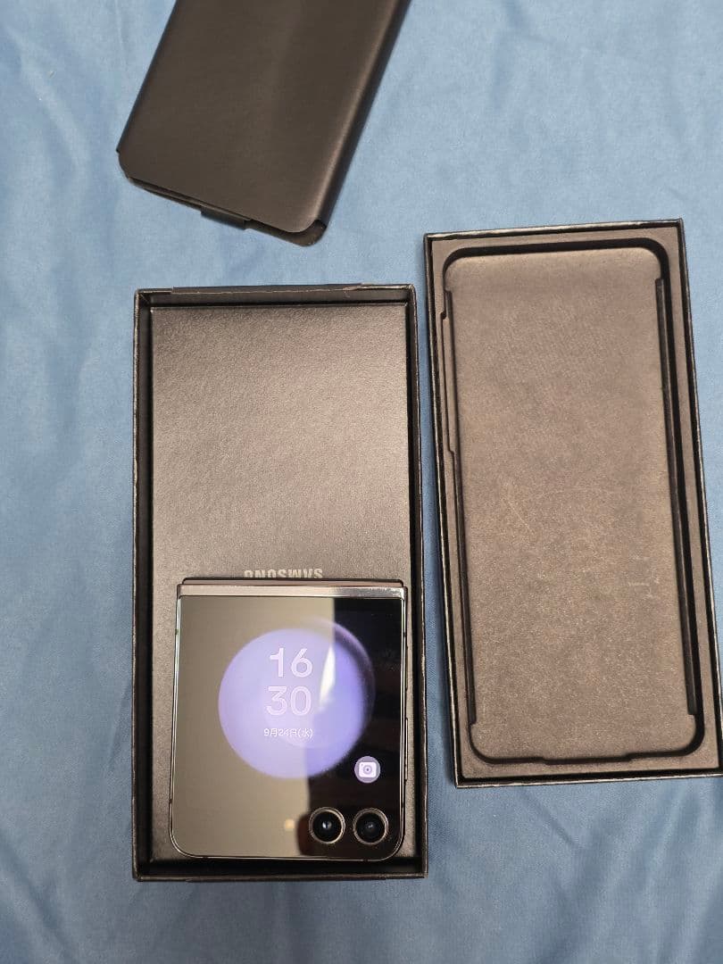 Samsung Galaxy Z Flip5 ブラック ケース付き