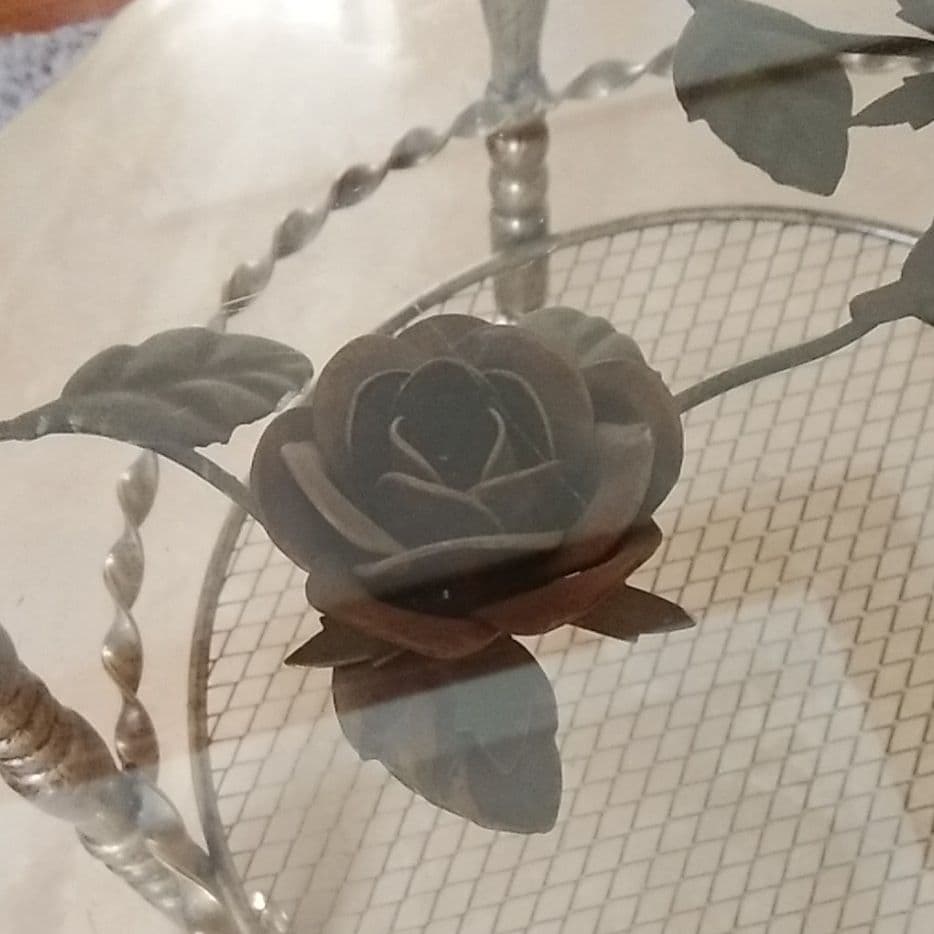 薔薇のガラステーブル