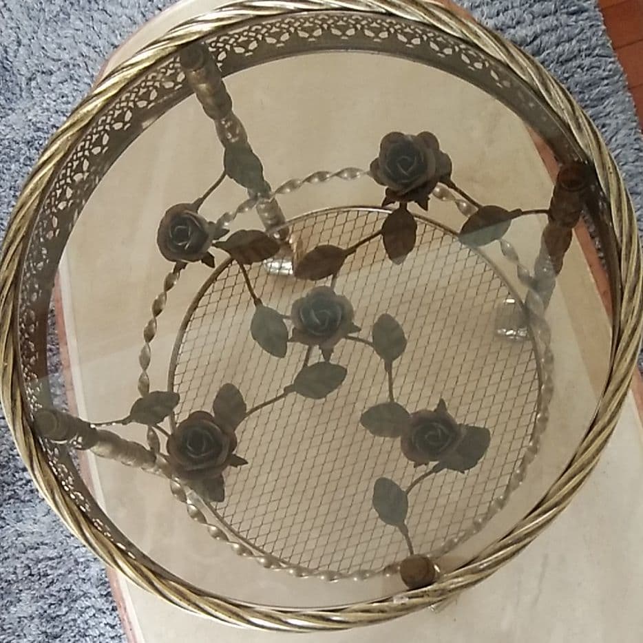 薔薇のガラステーブル