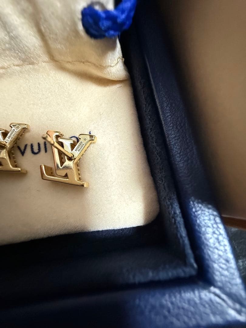 ルイヴィトン　ピアス・LV アイコニック ストラス　LV ピアスゴールド『片耳』