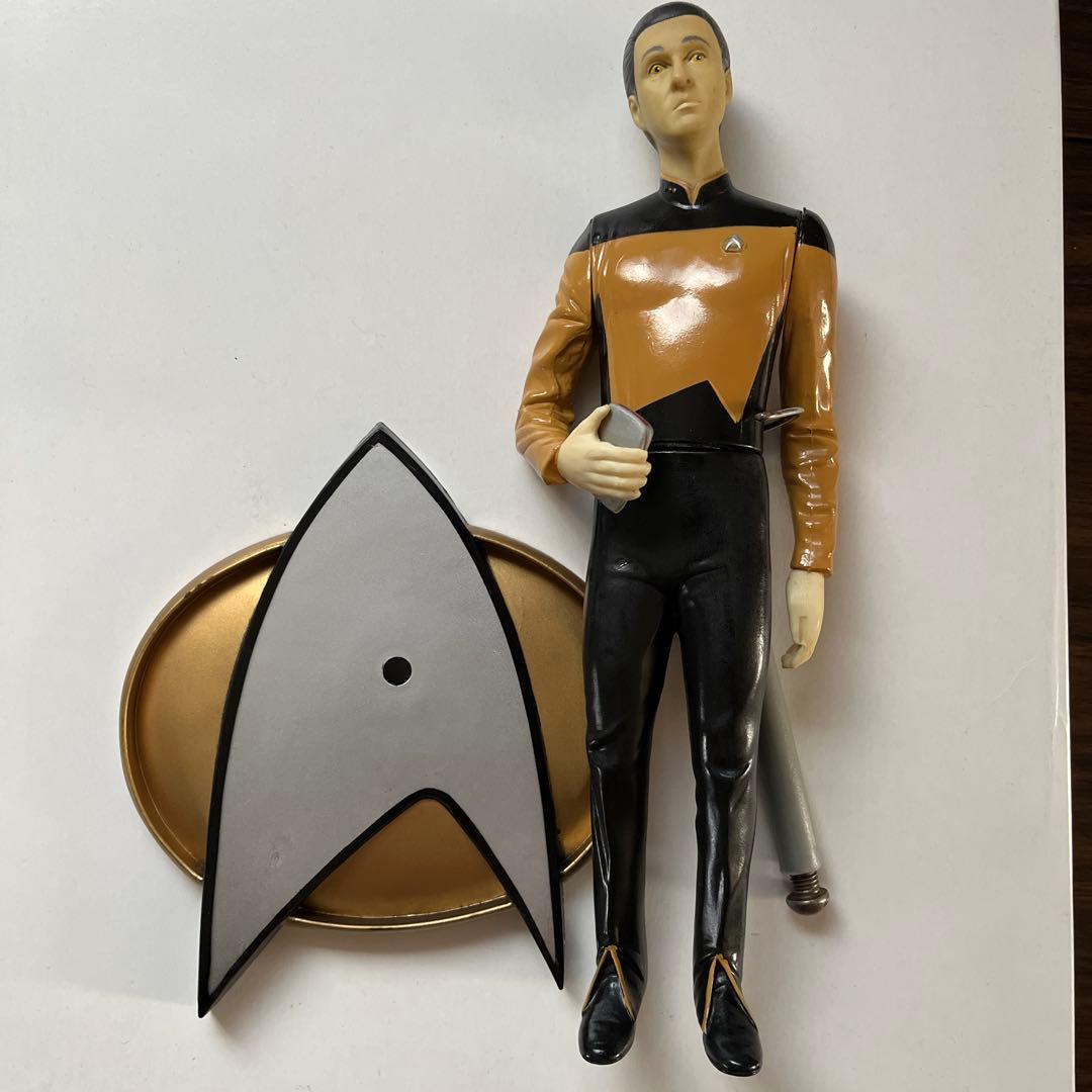 スタートレック U.S.S.エンタープライズ号プラモデルとソフビフィギュア 6体