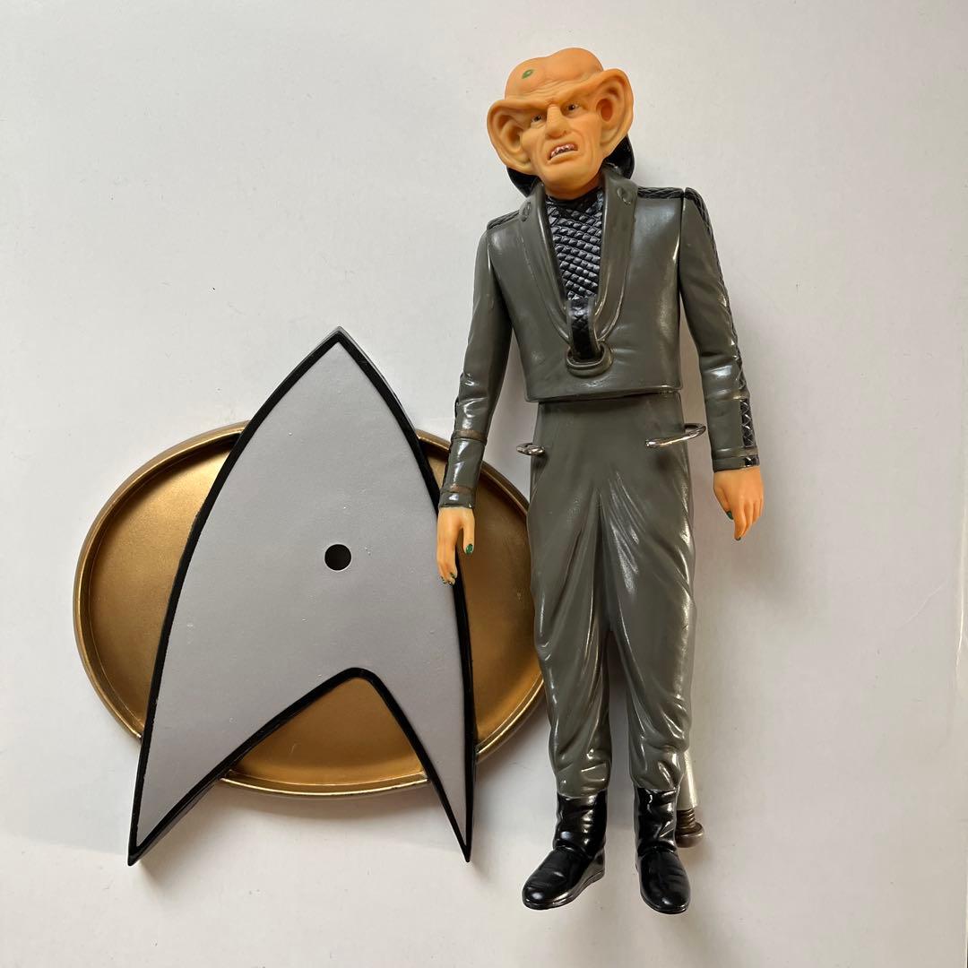 スタートレック U.S.S.エンタープライズ号プラモデルとソフビフィギュア 6体