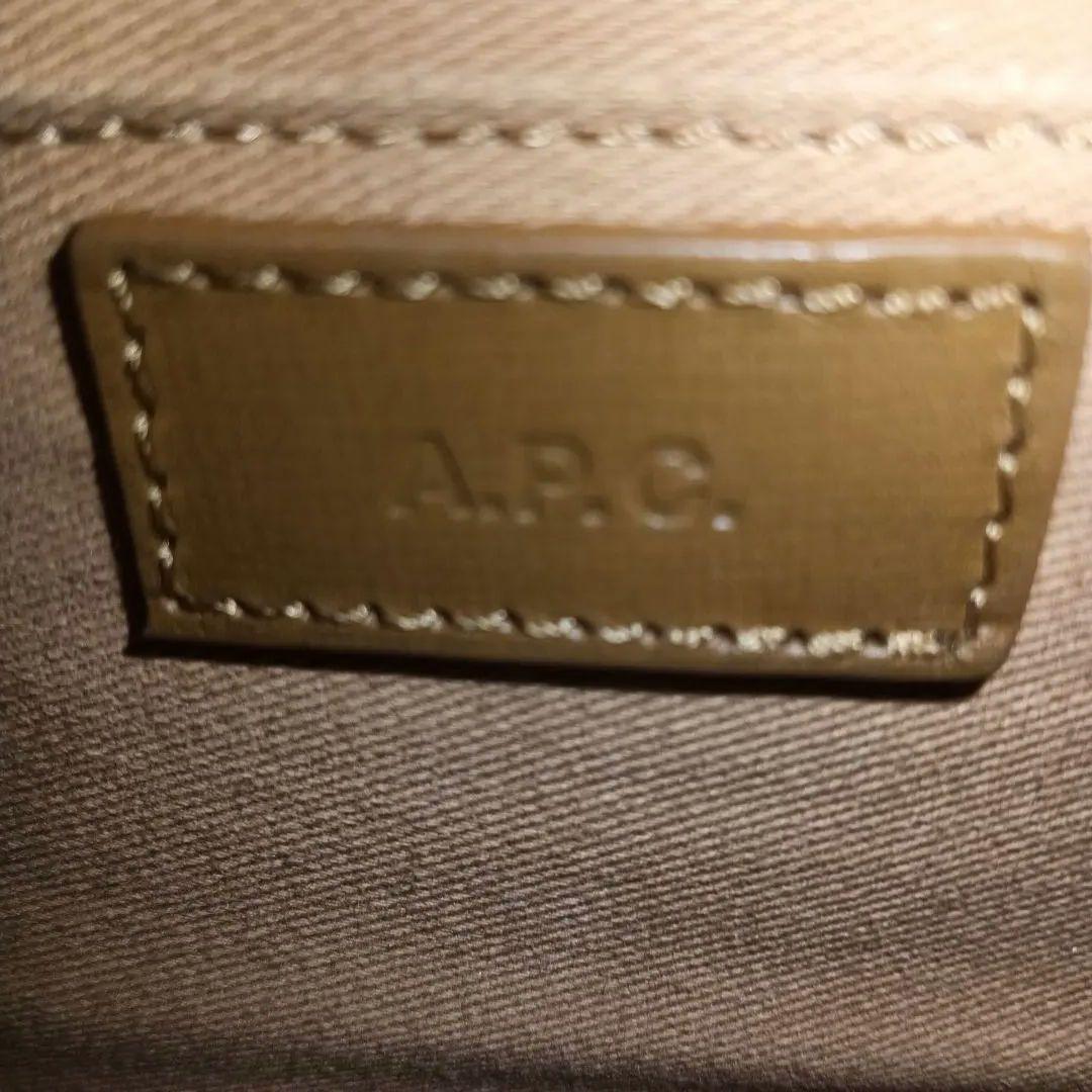 A.P.C. ベージュキャメル　ハーフムーン ショルダーバッグ　美品