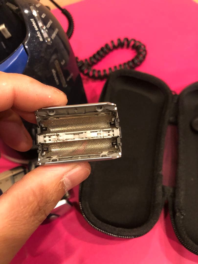 Braun シェーバー 充電器・ケース付き