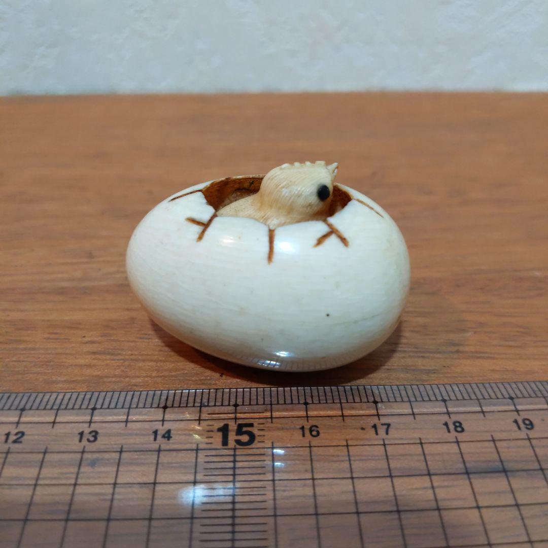 時代提げ物 絡繰根付 天然素材 在銘【啐啄同時】高さ約3.2cm 重さ約35ｇ