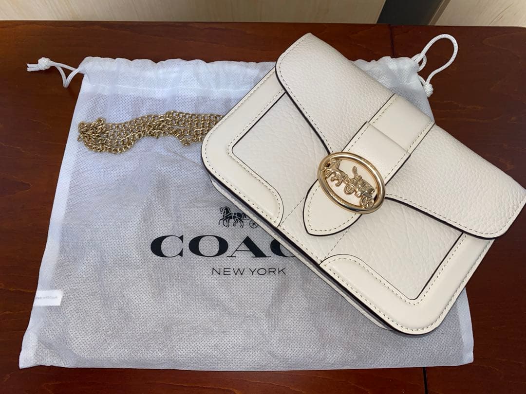 COACH ホワイトレザー ショルダーバッグ 馬車ロゴ ゴールドチェーン 美品