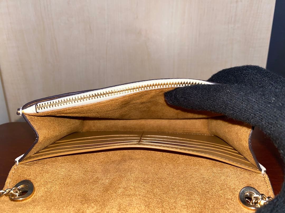 COACH ホワイトレザー ショルダーバッグ 馬車ロゴ ゴールドチェーン 美品