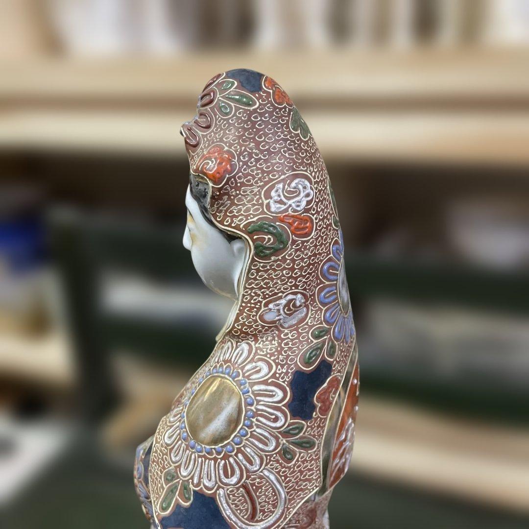 石川県九谷焼観音像　装飾的な陶器の女性像　日本美術　日本伝統工芸品