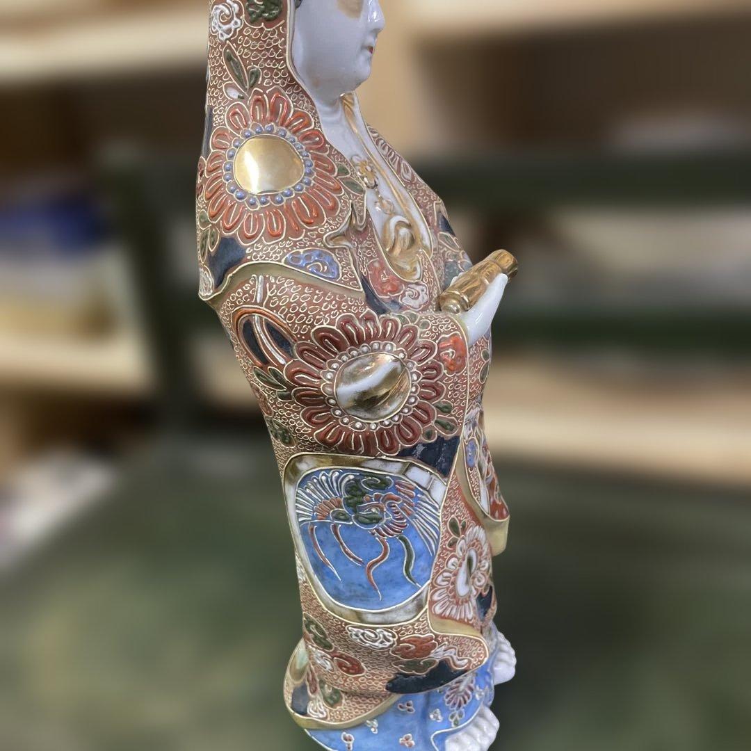 石川県九谷焼観音像　装飾的な陶器の女性像　日本美術　日本伝統工芸品