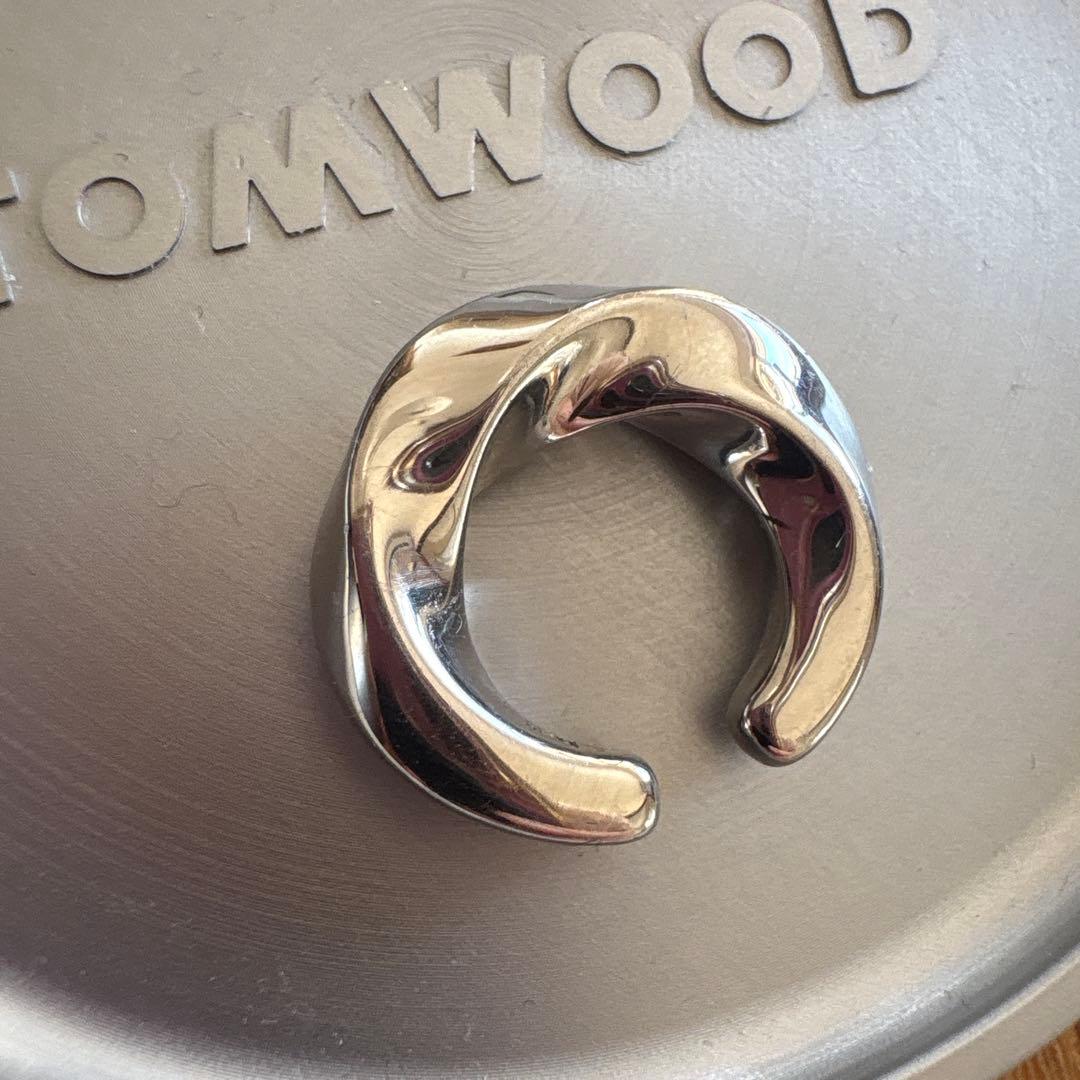 トムウッド インフィニティーロッククリスタルイヤーカフ