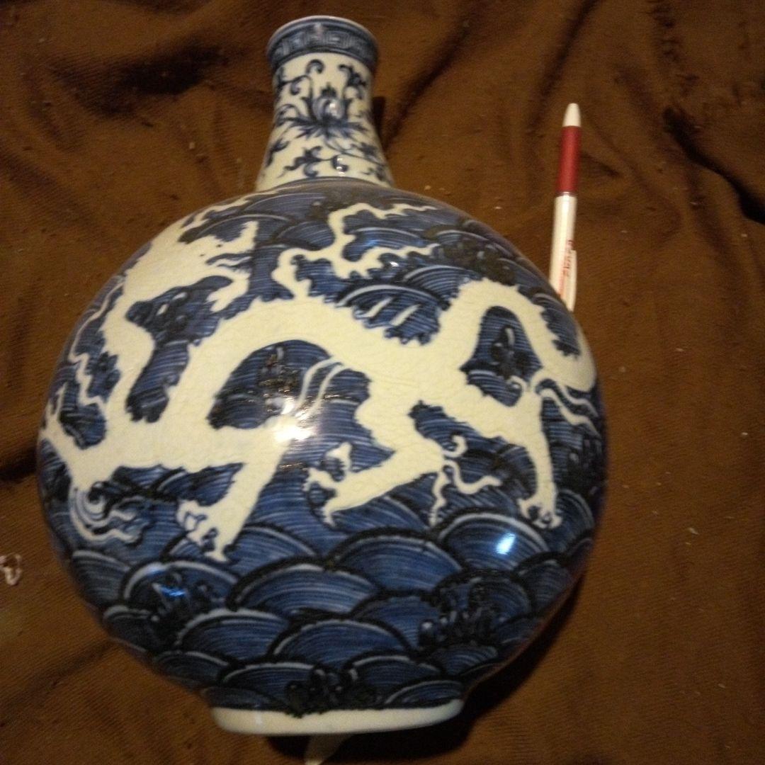 中国陶磁器　明　青白磁 龍模様 陶器の壺