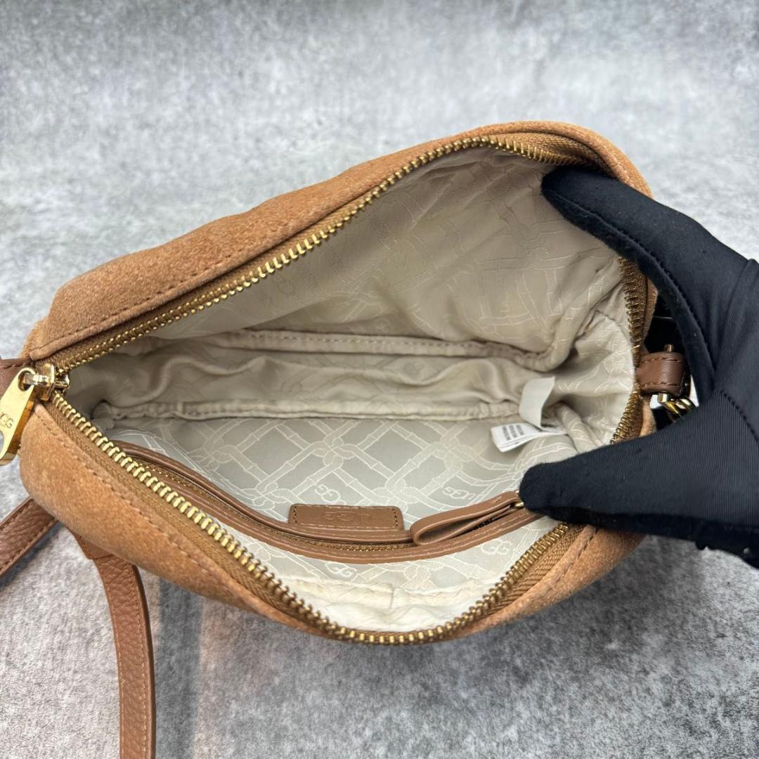 美品　UGG　アグ　辻希美　本革　スウェード　カメラバッグ　調整可　ブラウン