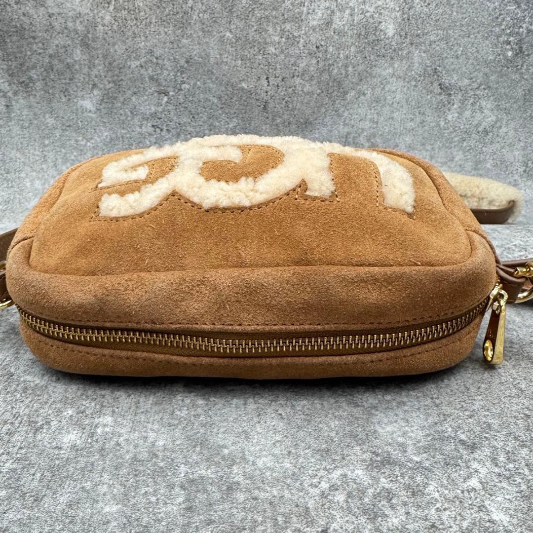 美品　UGG　アグ　辻希美　本革　スウェード　カメラバッグ　調整可　ブラウン