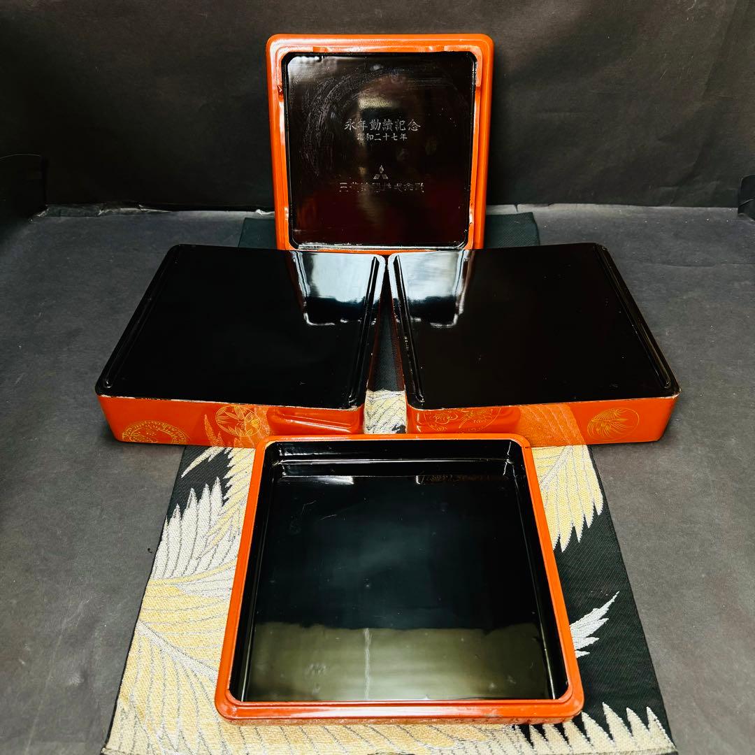 漆器　輪島塗　金蒔絵　木製　朱塗三段　重箱　共箱