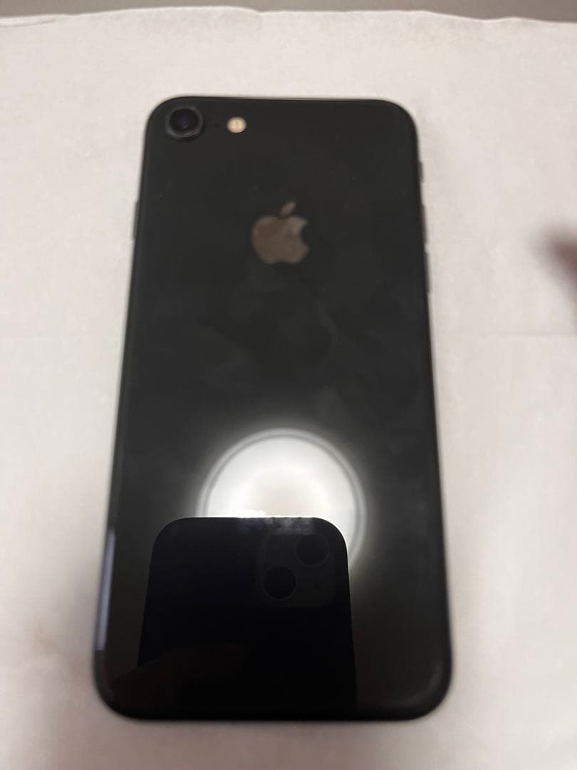 iPhone8 初期化済・SIMフリー　画面割れあり操作正常、更新可能です。