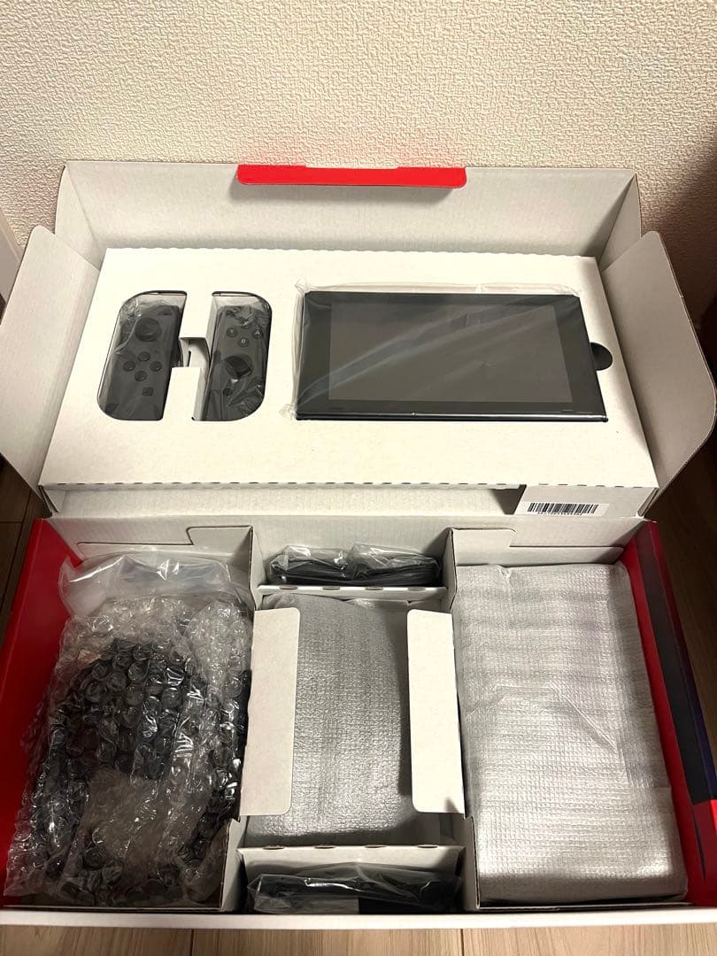 【美品】Nintendo Switch 本体／ELECOM SDカード256G付