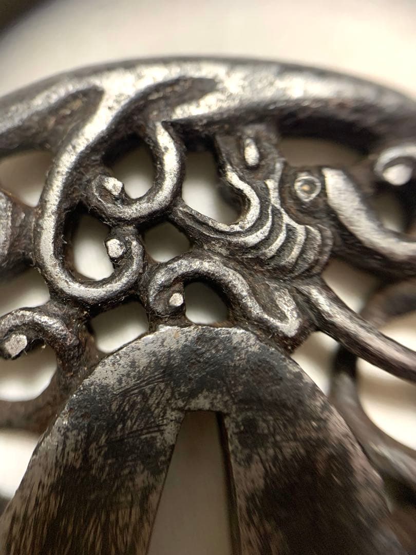 鉄製 鍔(つば) 複雑な彫刻