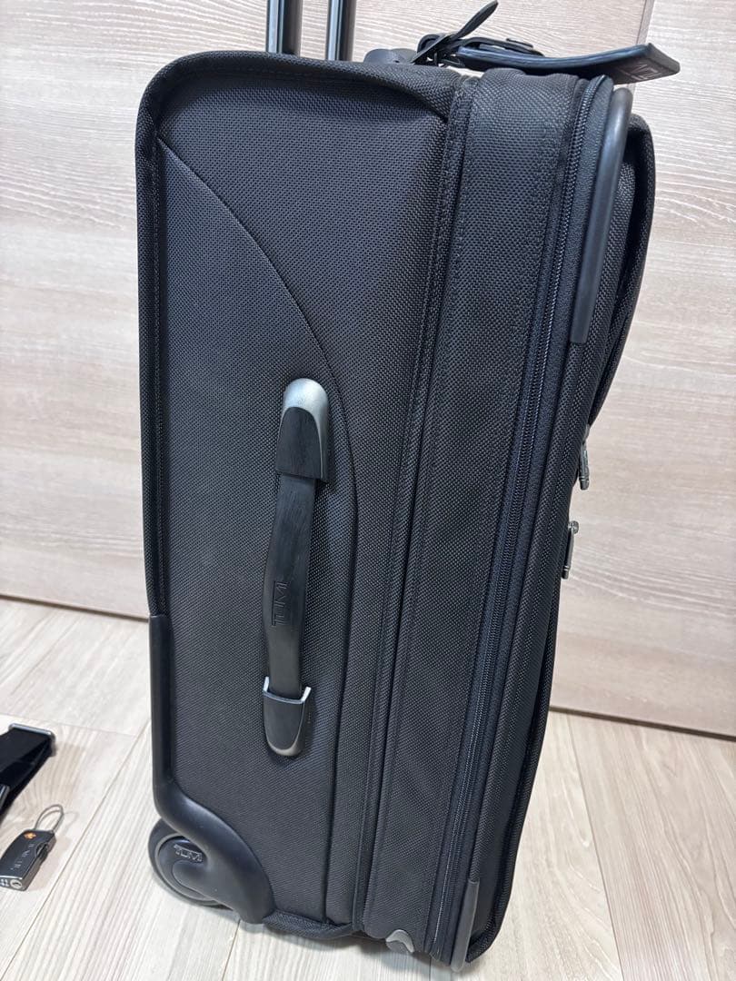 A*A様 美品 TUMI ブラック キャリーケース　22022D4