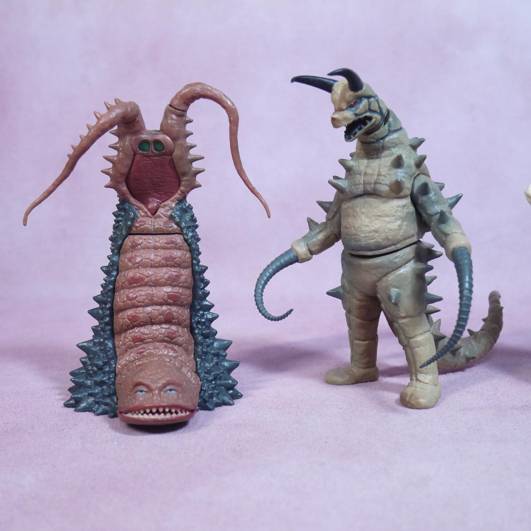 アルティメットモンスターズ　ソリッド　ウルトラマン　怪獣　6体