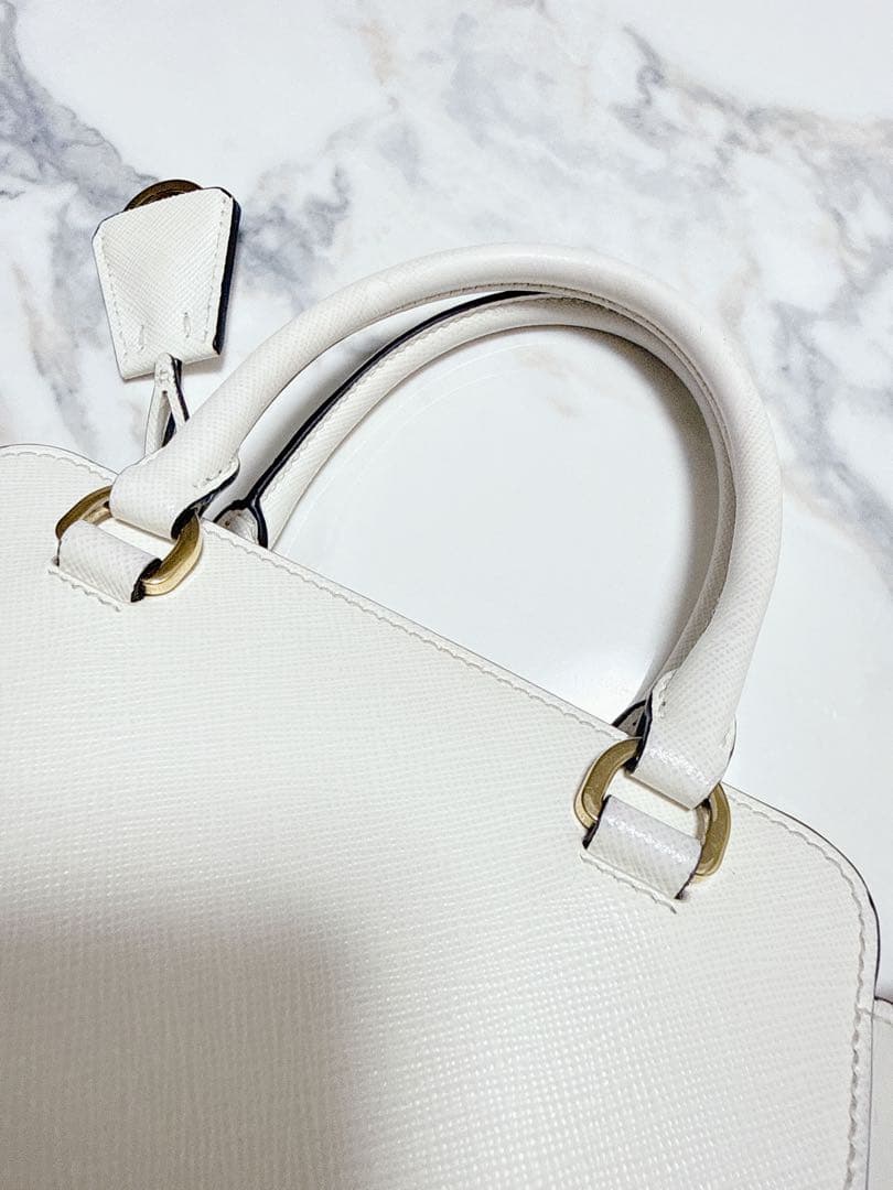 プラダ　トートバッグ　ハンドバッグ　ショルダーバッグ　ホワイト