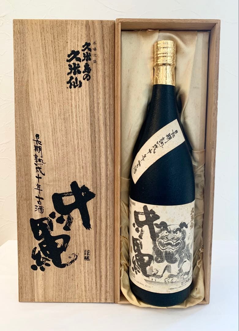 久米島の久米仙「 沖縄 」 43度,1,800ml 30年物 / 泡盛古酒