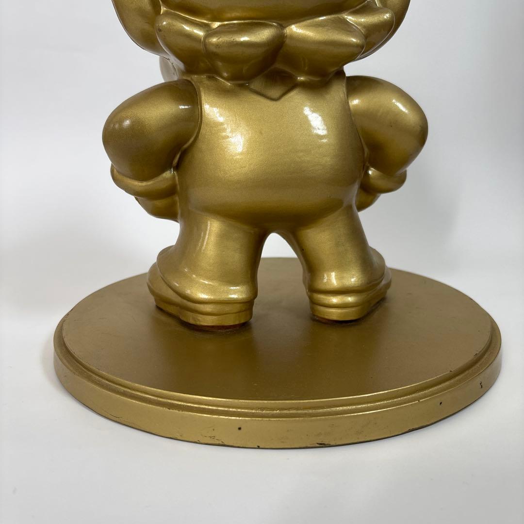 ゴールドマリオ像