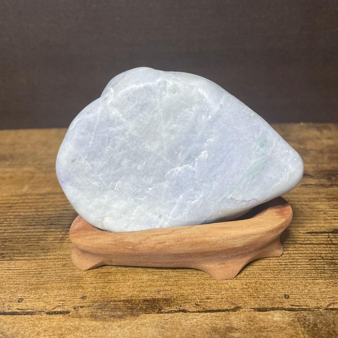 最終値下げ！220g 糸魚川　ラベンダー　翡翠　紫　海石　台座つき