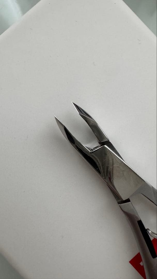 光キューティクルニッパー　Tiara by Felicia 4mm