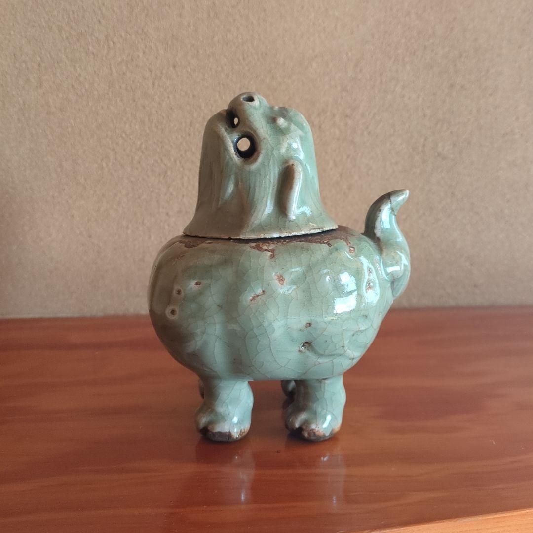 獅子形陶器 中型 淡い緑色　青磁香炉　獅子香炉　古美術品　骨董　中国