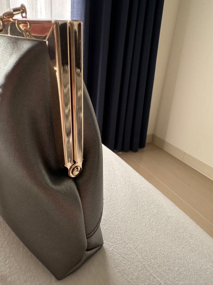 Aimer Acretのフレアタッククラッチバック