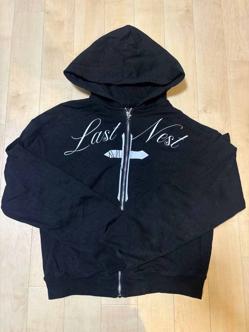 LAST NEST ブラック フード付きパーカー