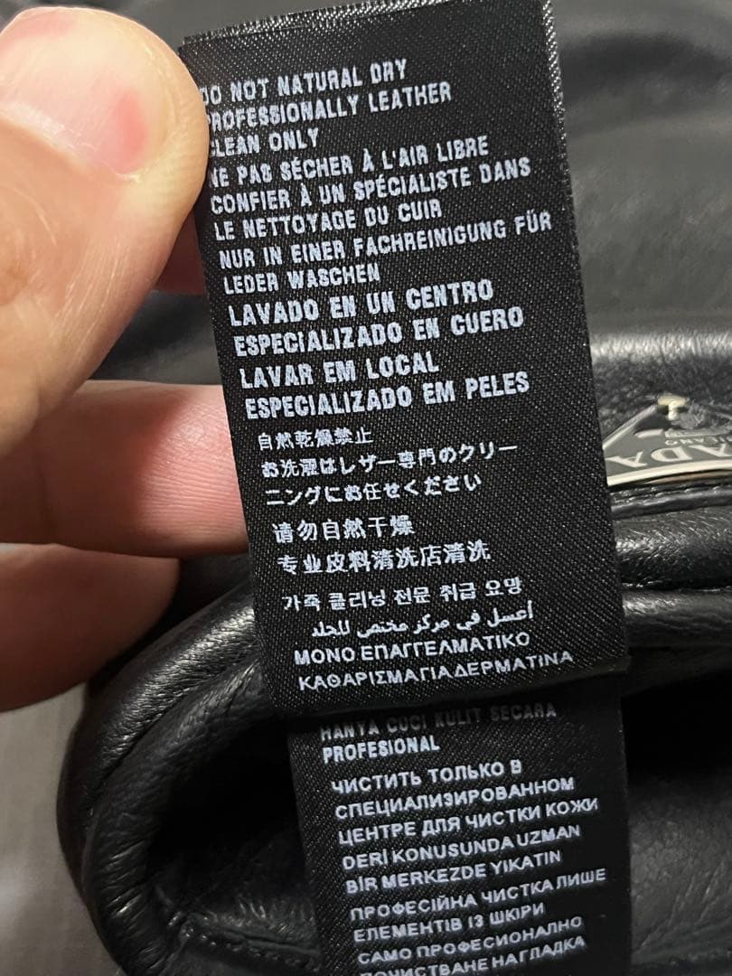 PRADAプラダトライアングルロゴ 三角プレート　ラムレザーグローブ手袋81/2