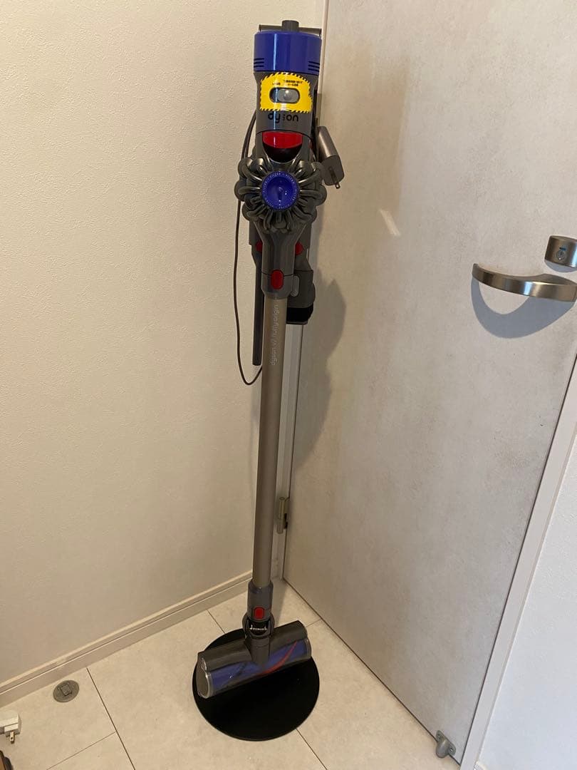 Dyson V7 　コードレスクリーナー　掃除機　sv11