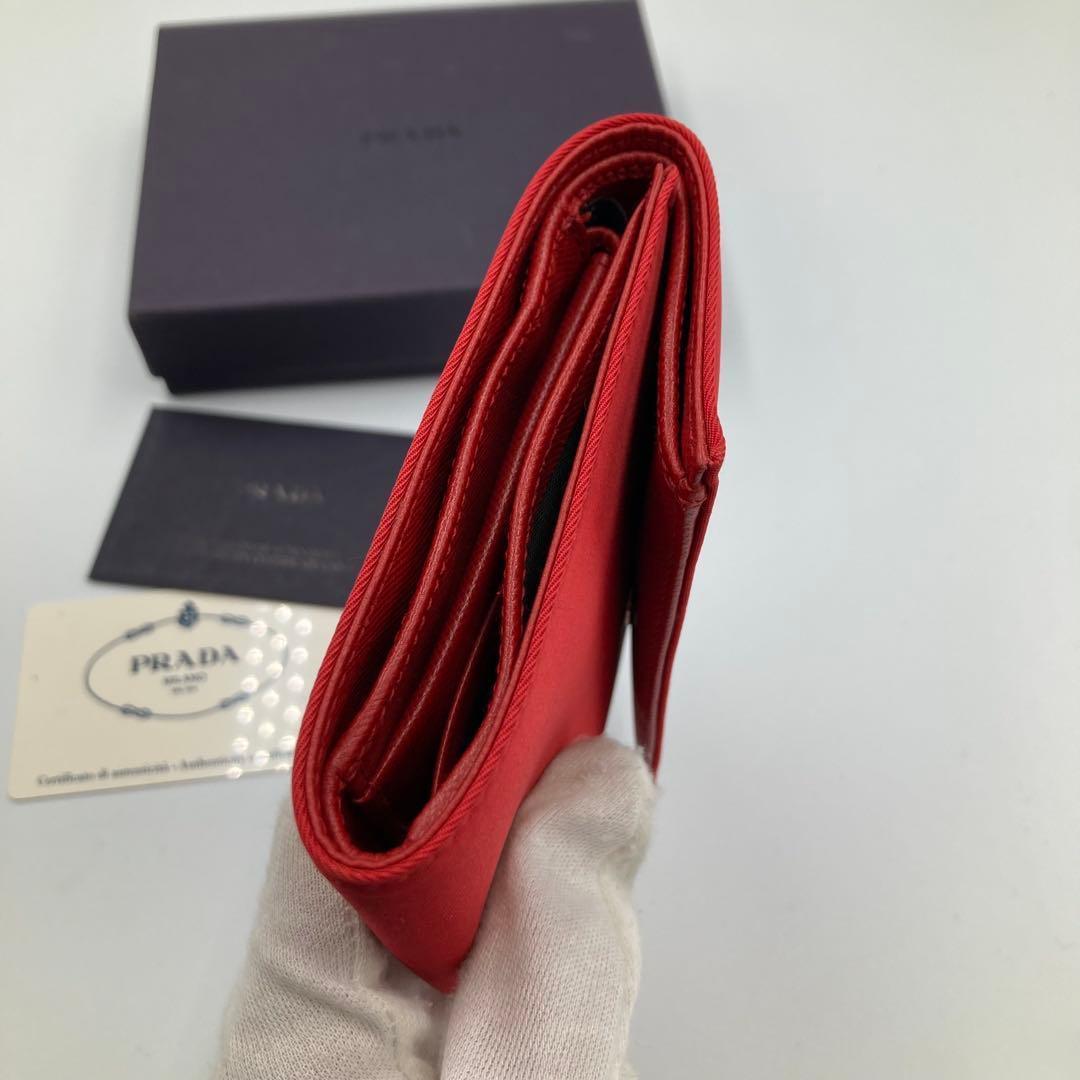 ！新品！　PRADA プラダ　折り財布　レッド　付属品完備　13A