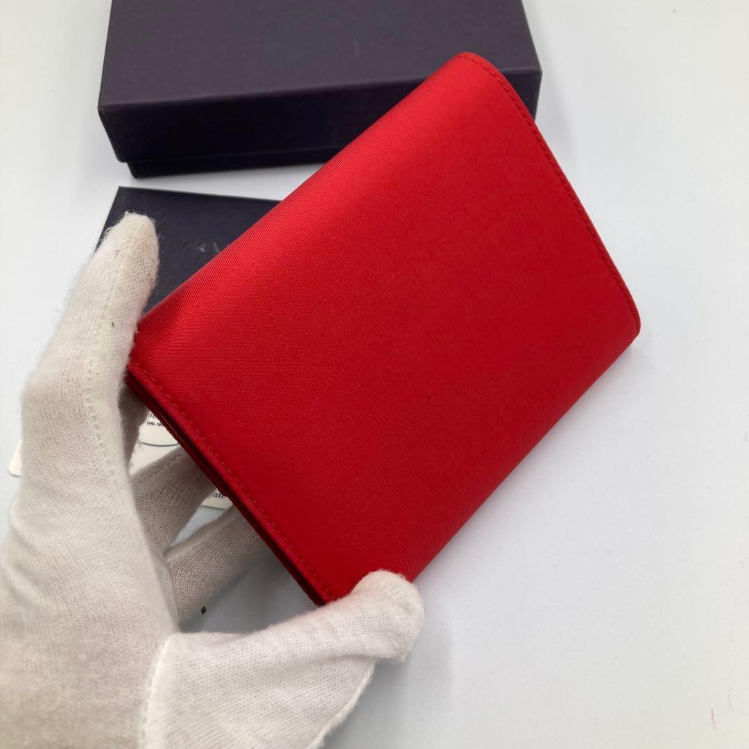 ！新品！　PRADA プラダ　折り財布　レッド　付属品完備　13A
