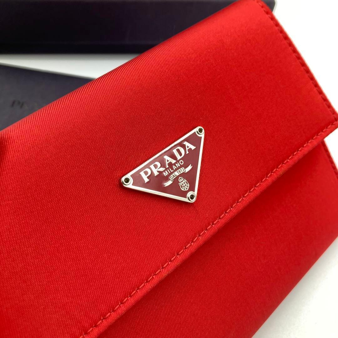 ！新品！　PRADA プラダ　折り財布　レッド　付属品完備　13A