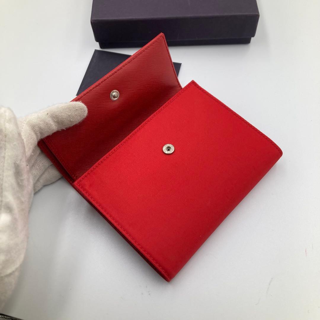 ！新品！　PRADA プラダ　折り財布　レッド　付属品完備　13A