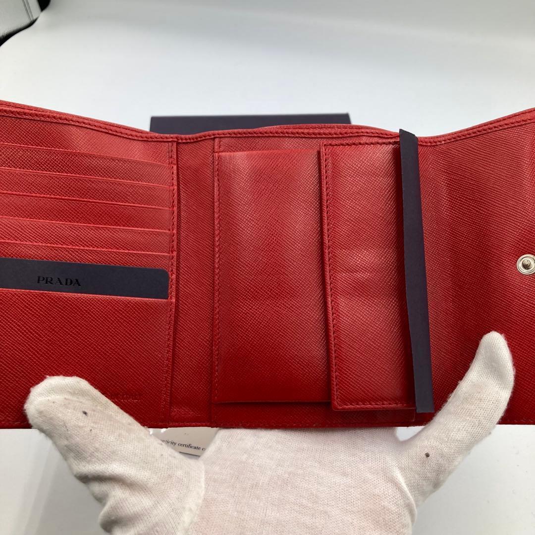 ！新品！　PRADA プラダ　折り財布　レッド　付属品完備　13A