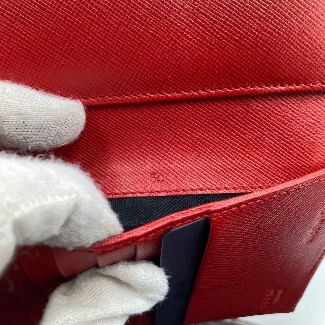 ！新品！　PRADA プラダ　折り財布　レッド　付属品完備　13A