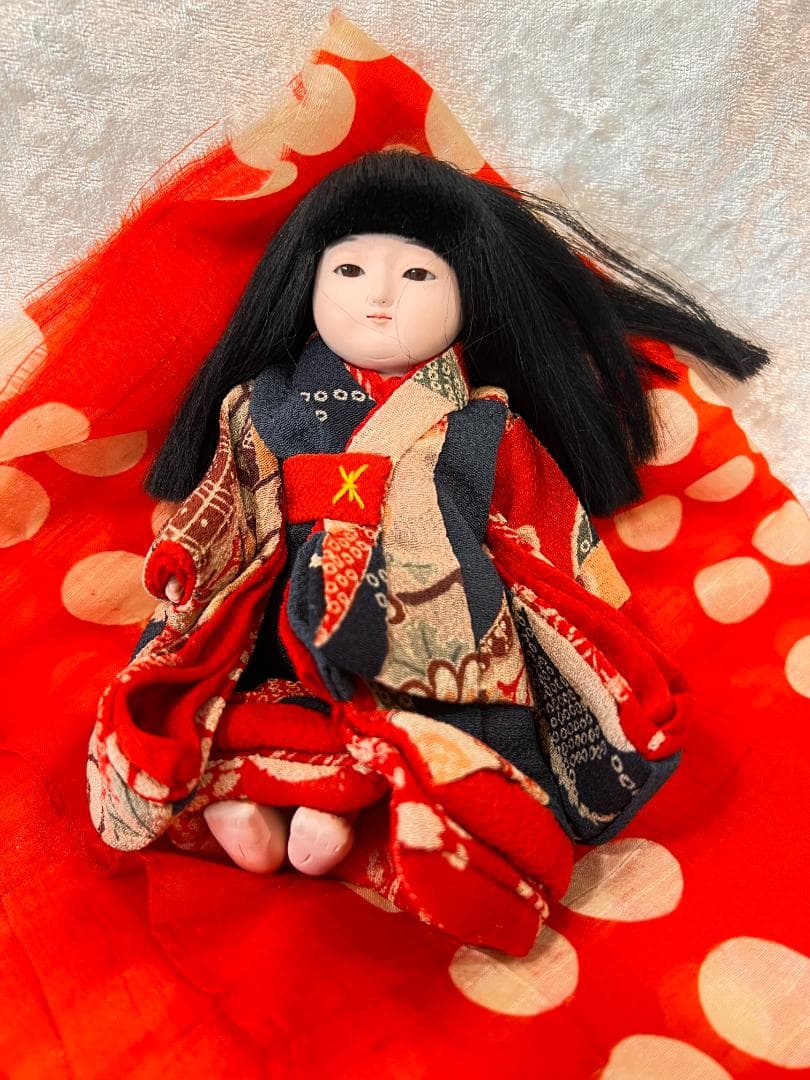 人形　日本人形　女の子　ちりめんの着物付き W6×D3×H15㎝