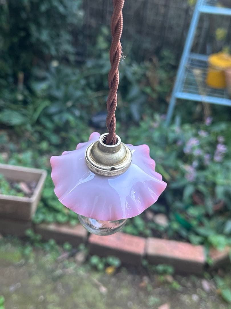 ひーこページになります＊ オパリンローズの小さな可愛らしいアトリエランプ＊