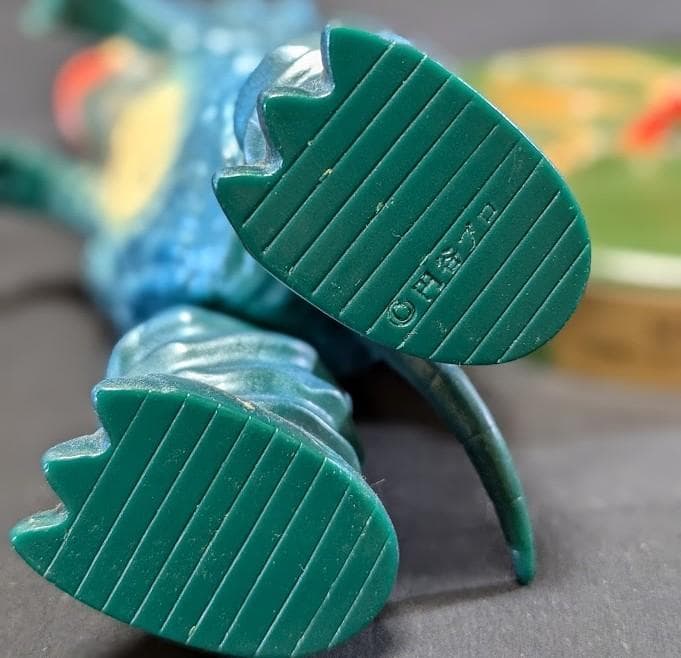 東京タワーガラモン青「ウルトラQ」登場怪獣（Ｍ１号）台座付ソフビフィギュア非売品