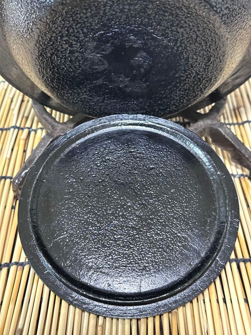 未使用品、付属品付　南部長寿堂造　１８型万代屋アラレ　南部鉄瓶　南部鉄器　鉄瓶